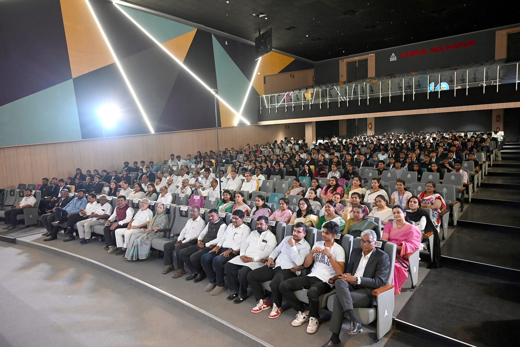 VIBRANT 1.0 - Excellence Awards