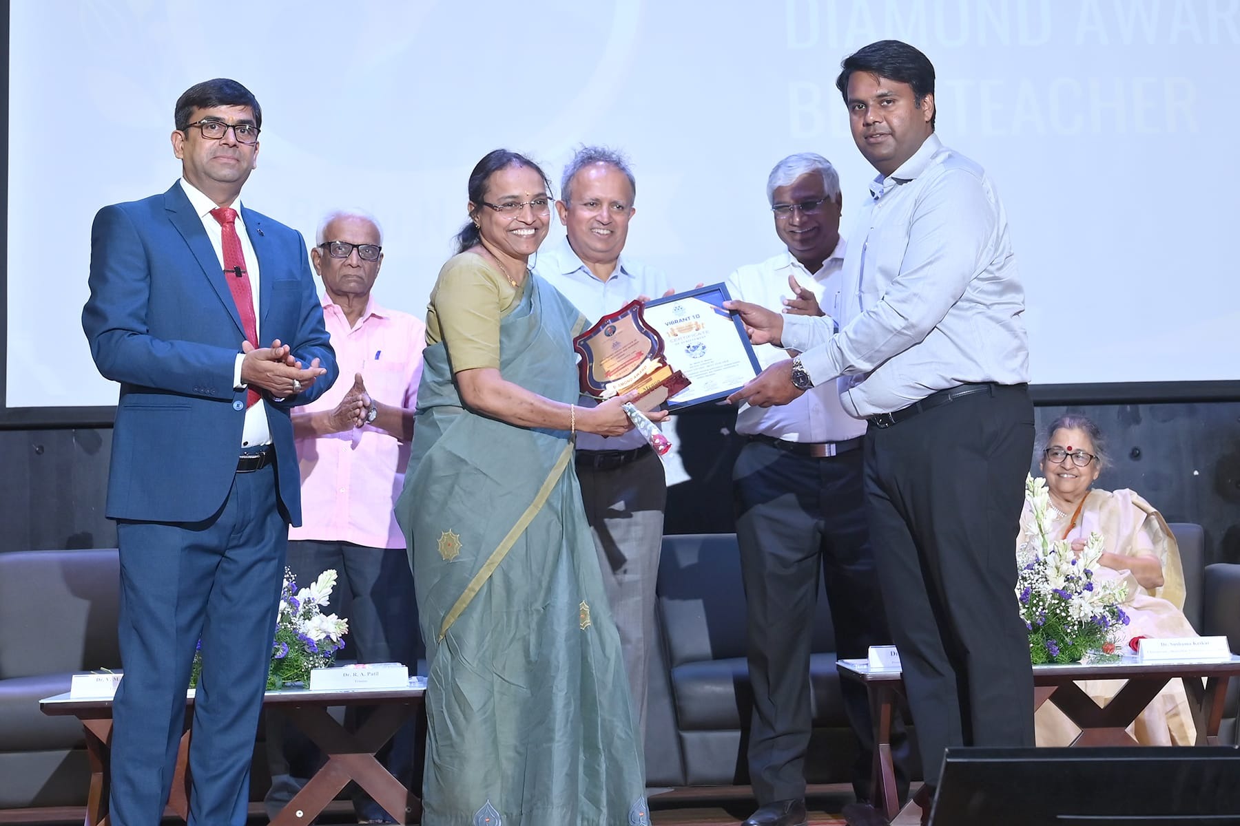 VIBRANT 1.0 - Excellence Awards